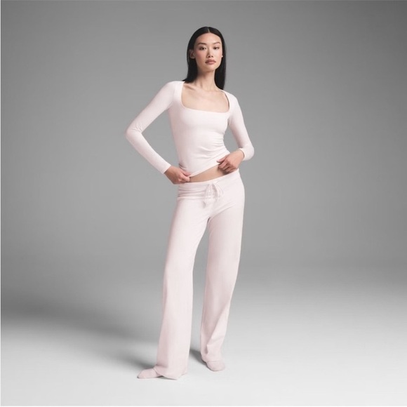 Skims Cotton Jersey Scoop Neck Long Sleeve Top NWT Barely Pink - Picture 3 of 11